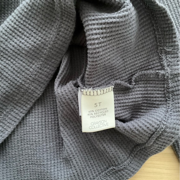 Grayson Collective charcoal gray 5T waffle knit peplum top - Picture 3 of 3